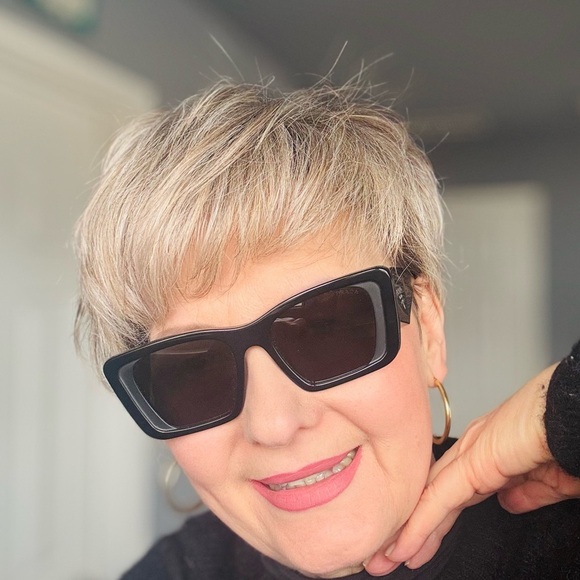 PRADA Sunglasses Black Square Cat Eye Triangle Logo and Engraved Front Logo - Picture 7 of 8